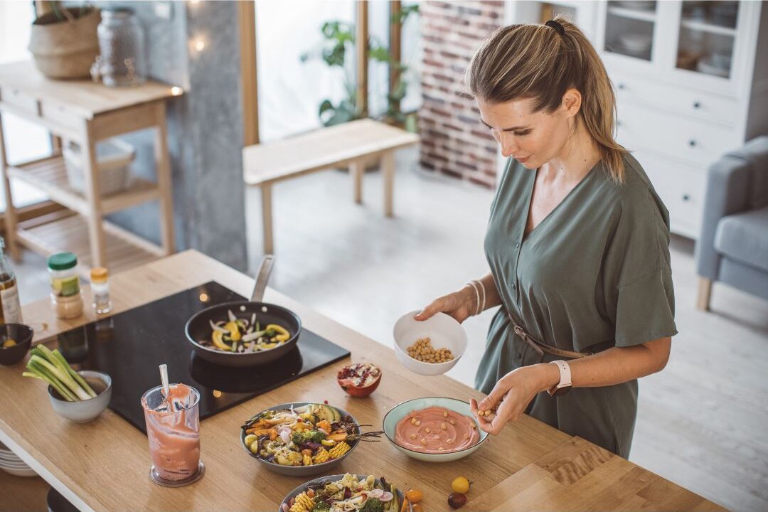 stay at home mom eating a nourishing meal affirming she honors her body