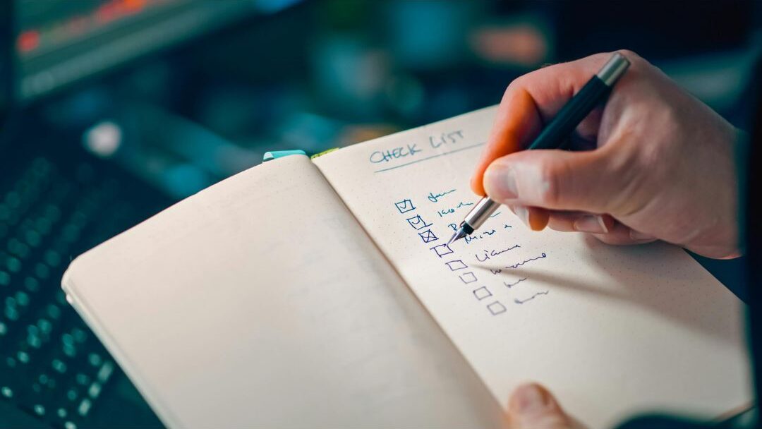 confused mom holding a notepad experiencing decision fatigue and brain fog