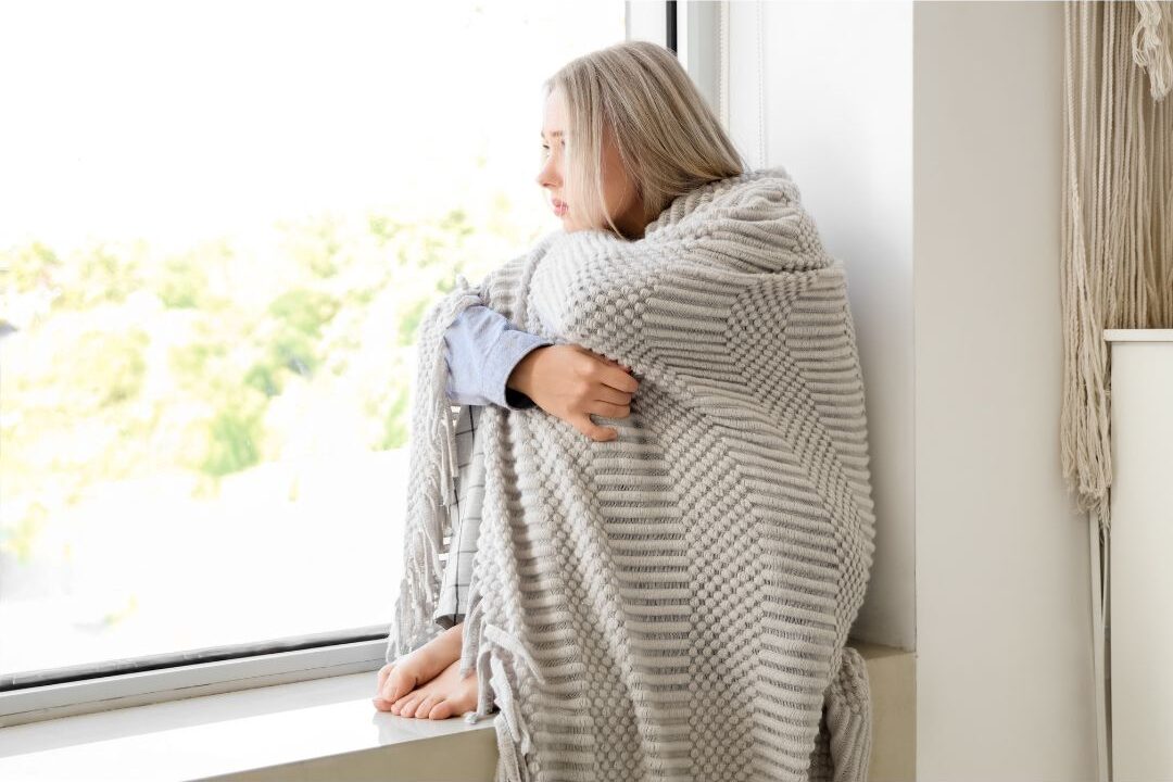 woman catastrophizing small problems one of the habits secretly keeping her stressed every day