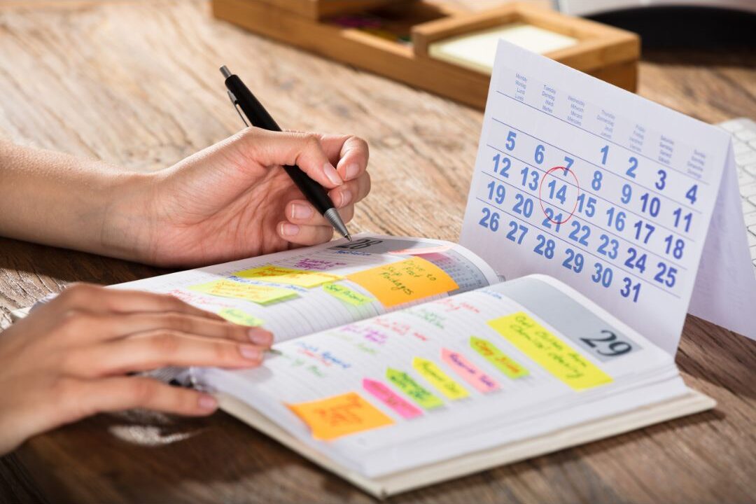 stay at home mom customizing her 5 hour morning routine layout