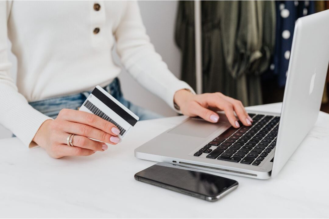 woman shopping online emotionally one of the habits keeping her broke