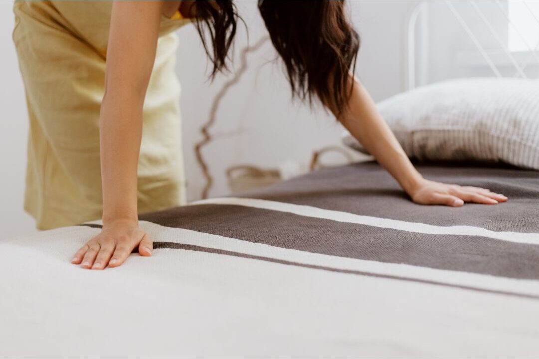 woman doing a five minute evening home reset to maintain a luxurious home feeling