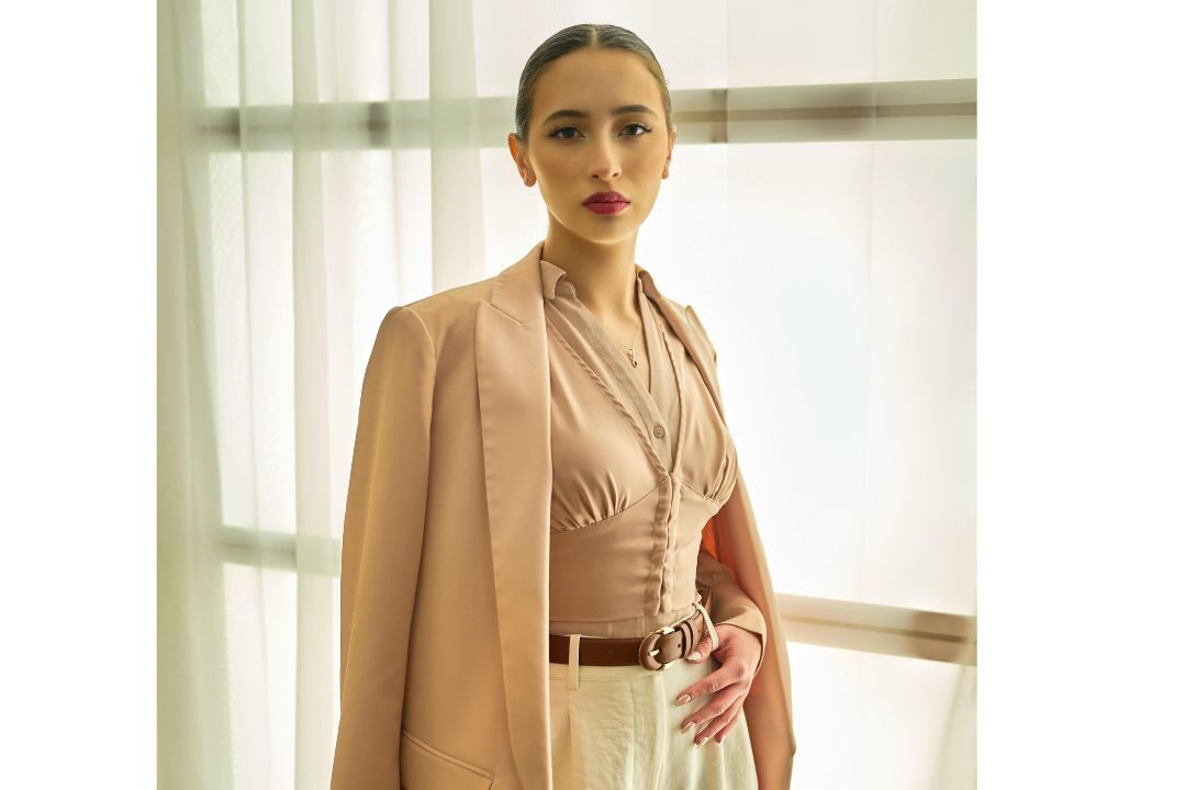 woman in a well fitted outfit demonstrating how fit creates an elegant look