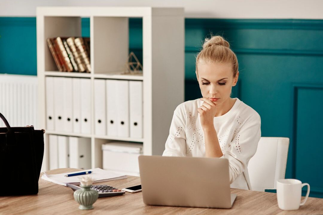 the focused work hour in a 5 hour morning routine for stay at home moms