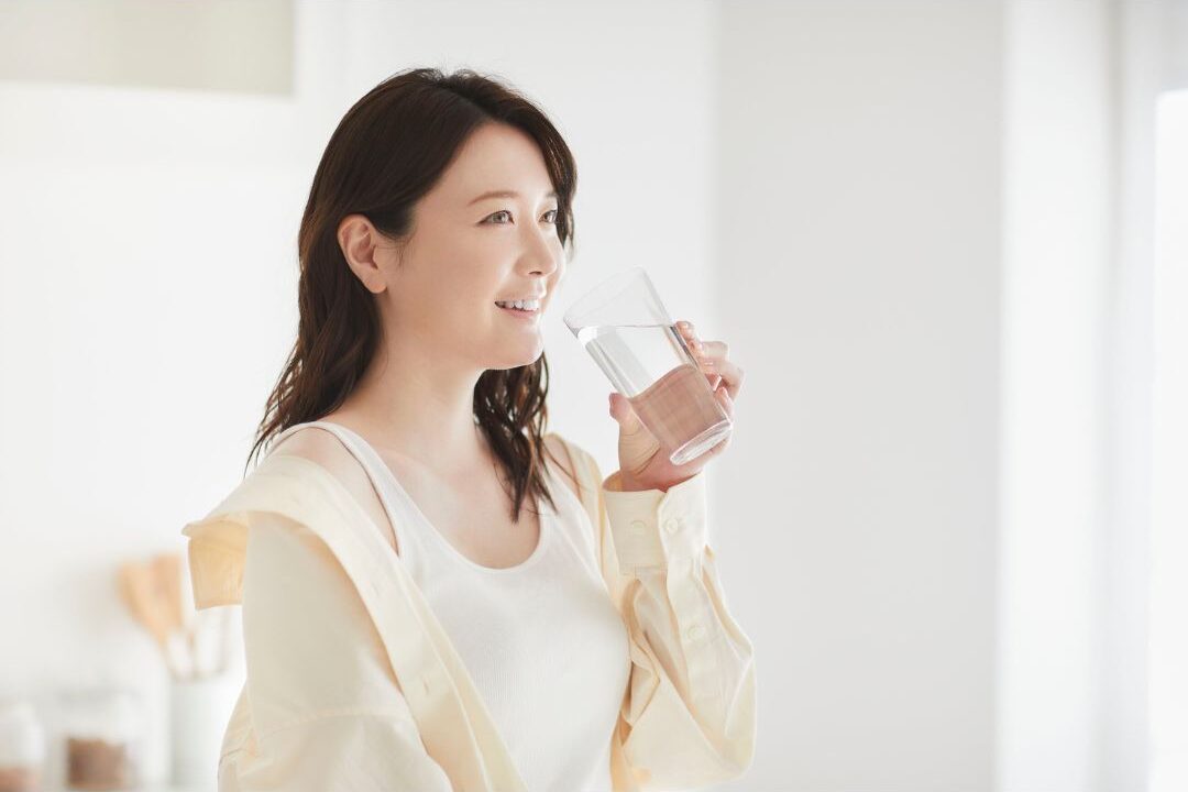 stay at home mom maintaining her energy after a 5 hour morning routine