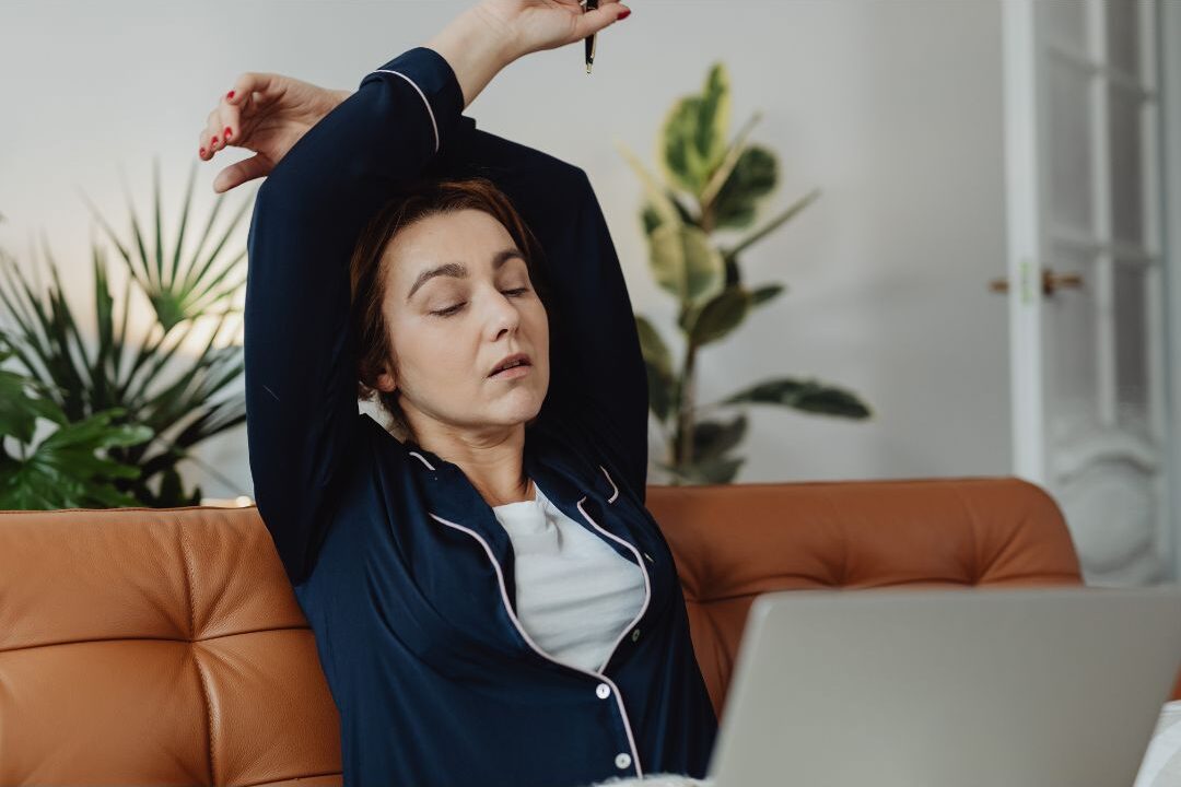 woman who never fully rests one of the habits that is secretly keeping her stressed