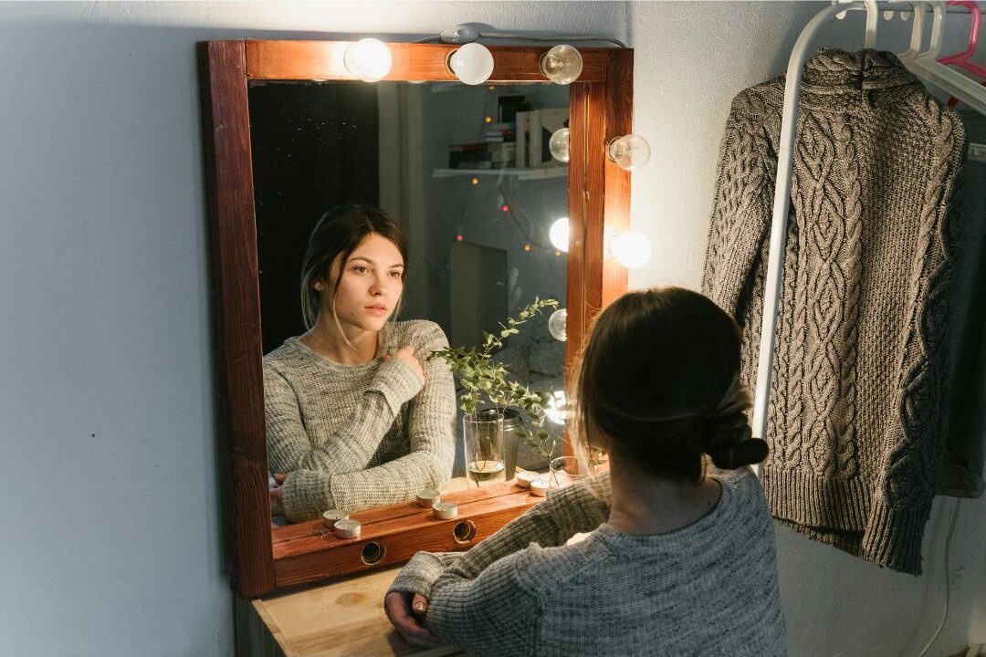 woman starting her day without intention one of the habits secretly keeping her stressed