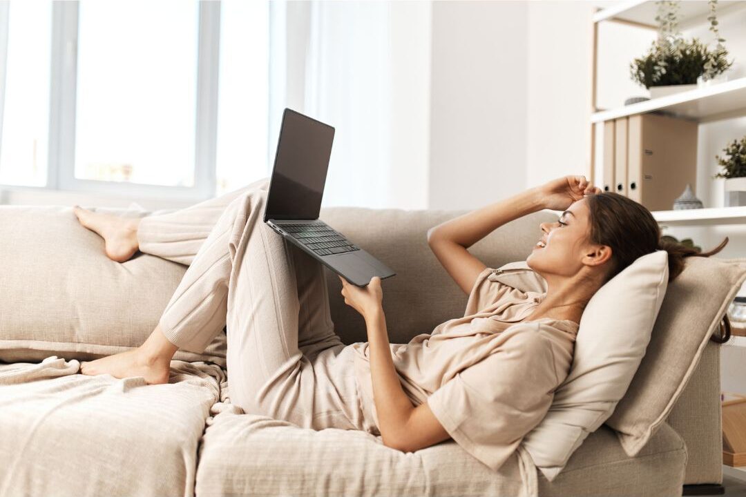 realistic passive income ideas for stay at home moms to build financial freedom