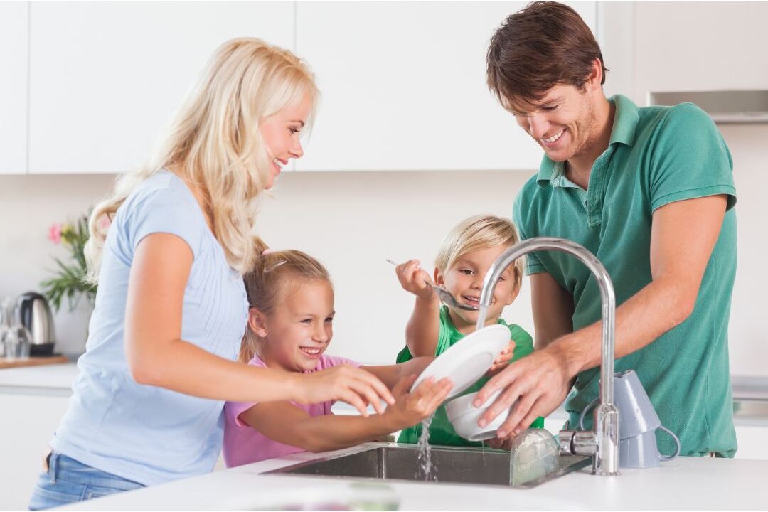 family cleaning kitchen together after dinner to prevent kitchen mess from building up