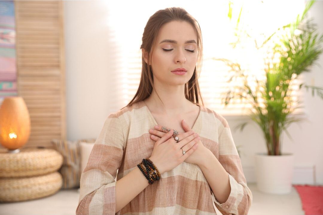 stay at home mom practicing self care habits that don't cost money