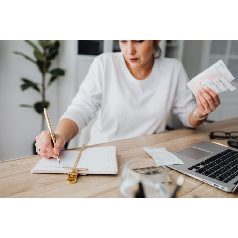 25 Money Mistakes Stay-at-Home Moms Make Without Knowing It