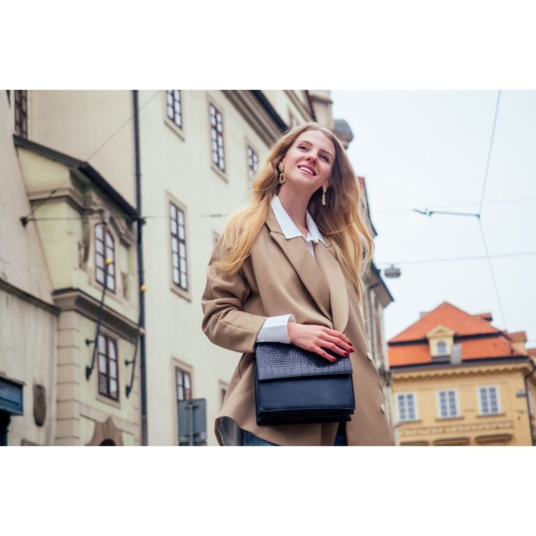 17 Things Stylish Women Never Buy