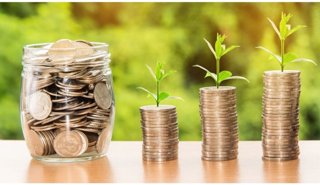 glass piggy bank illustrating compound savings from weekly money reset
