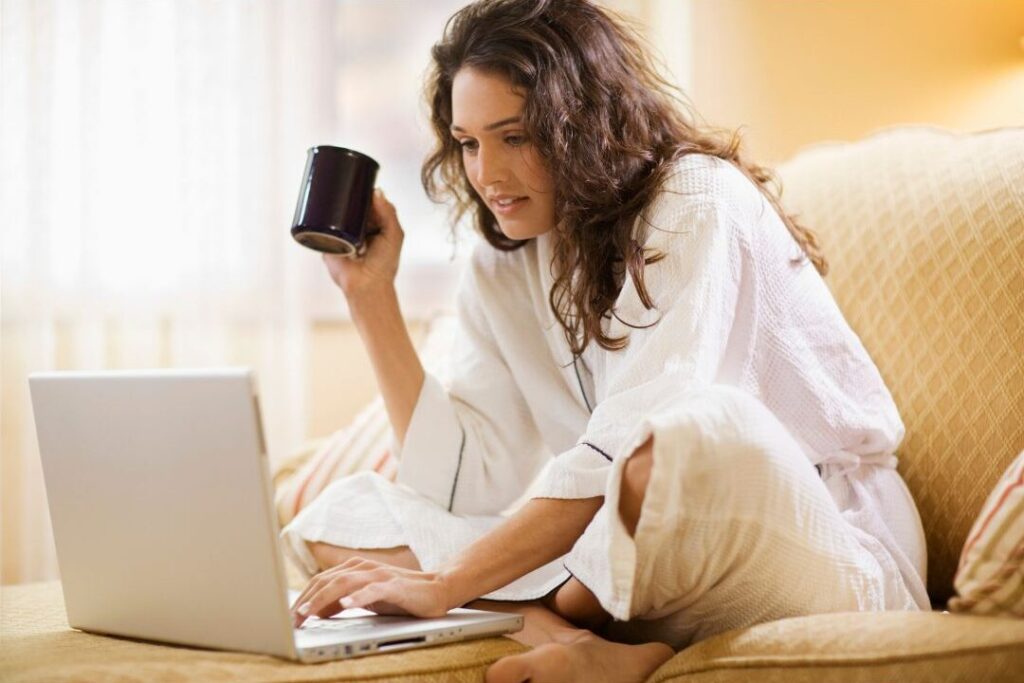 woman conducting quick weekly cash check in at desk