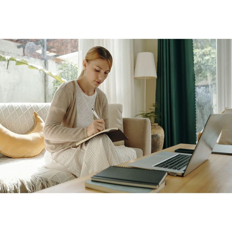 How to Save Money Even If You’re Living Paycheck to Paycheck