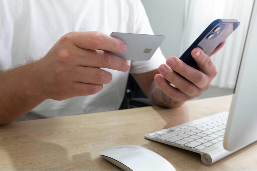 hand holding smartphone with shopping cart enforcing forty eight hour pause