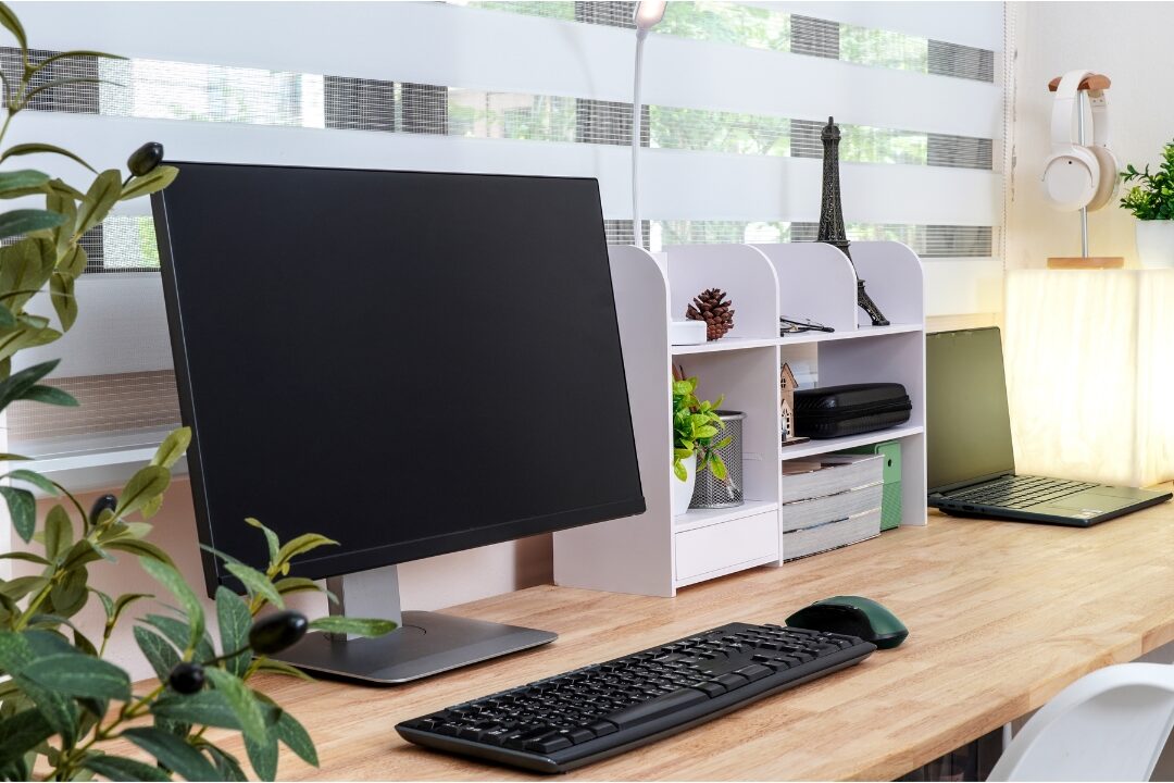 organized home office corner with clean wooden desk and desk lamp implementing things successful remote moms do before 9 a.m.